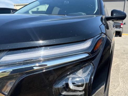 Used 2025 Chevrolet Trax LT FWD image 2