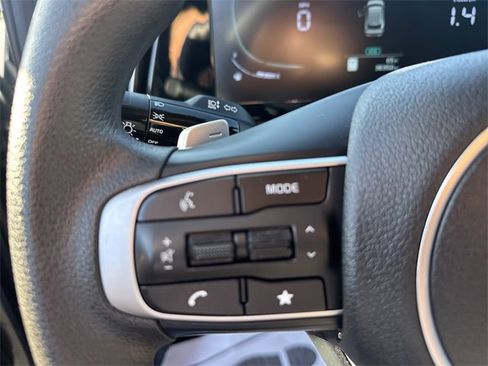 Used 2023 Kia Sportage LX image 19