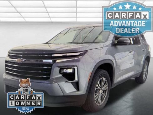 Used 2024 Chevrolet Traverse LT FWD image 3