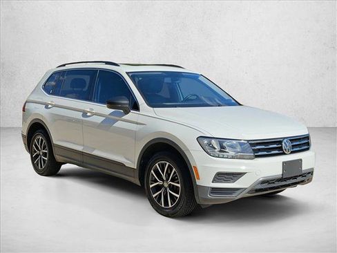 Used 2019 Volkswagen Tiguan SE w/ Panoramic Sunroof Package AWD/4WD image 3