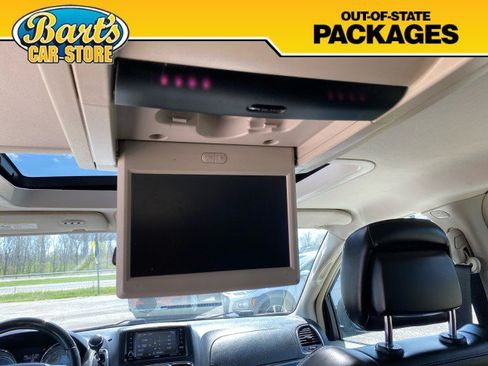 Used 2015 Chrysler Town & Country Limited Platinum FWD image 20