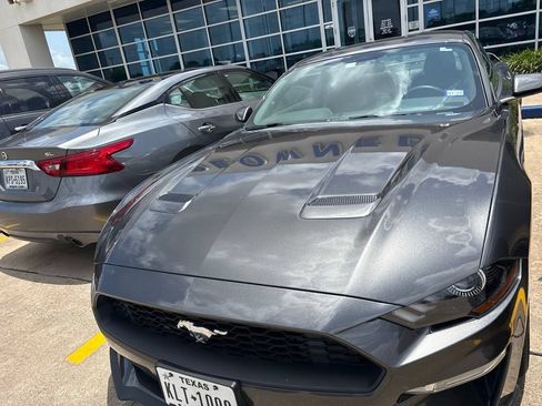 Used 2018 Ford Mustang Premium w/ Ecoboost Performance Package RWD image 5