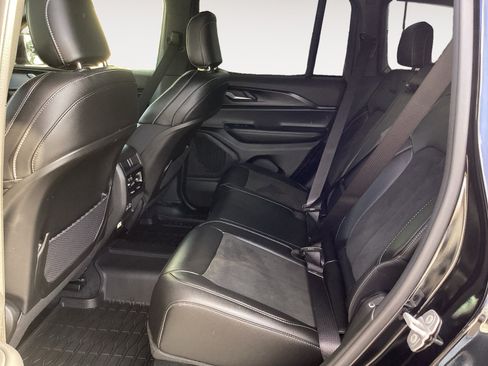 Used 2025 Jeep Grand Cherokee Altitude RWD image 28