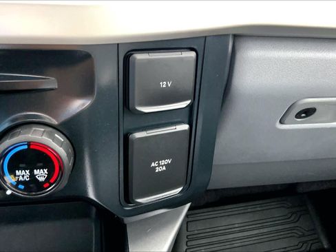 Used 2023 Ford F250 XLT w/ FX4 Off-Road Package AWD/4WD image 32