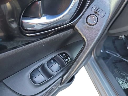 Used 2022 Nissan Rogue Sport SV FWD image 12