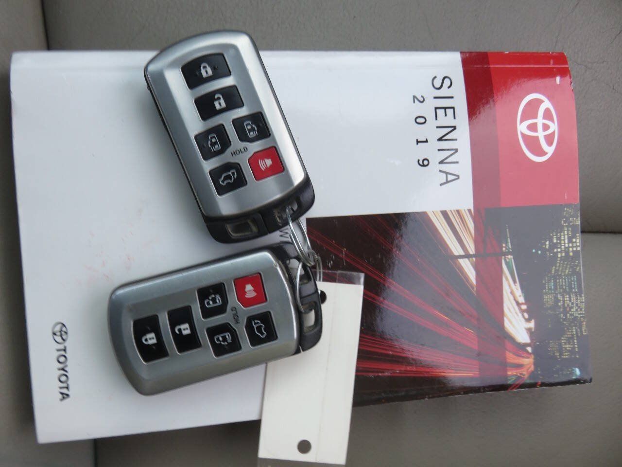 Used 2019 Toyota Sienna XLE FWD image 35