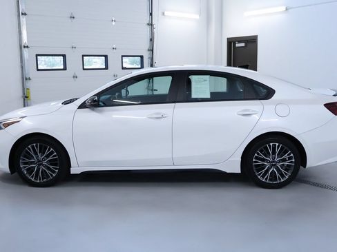 Used 2024 Kia Forte GT-Line w/ GT-Line Premium Package FWD image 4