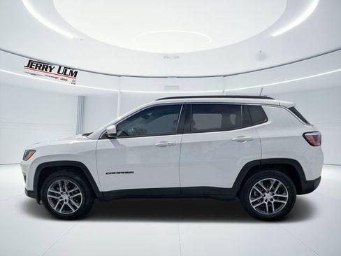 Used 2017 Jeep Compass Latitude w/ Popular Equipment Group FWD image 6