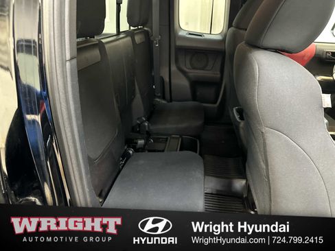 Used 2017 Toyota Tacoma SR5 RWD image 17