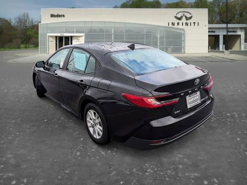 Used 2025 Toyota Camry LE FWD image 5