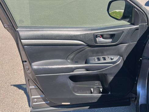 Used 2018 Toyota Highlander SE AWD/4WD image 13