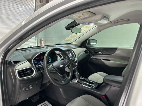 Used 2020 Chevrolet Equinox LS w/ LS Convenience Package FWD image 17