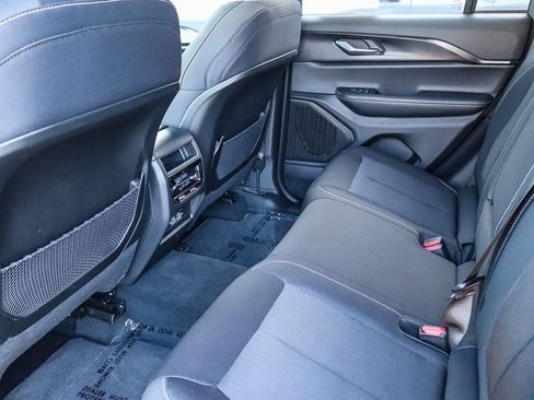Used 2025 Jeep Grand Cherokee Laredo X RWD image 18