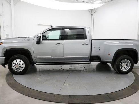 Used 2024 Chevrolet Silverado 3500 High Country w/ High Country Premium Package AWD/4WD image 4