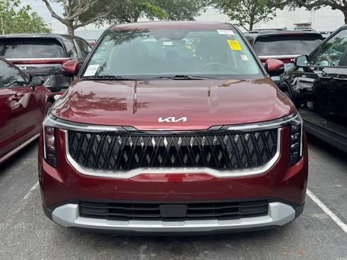 Used 2025 Kia Carnival image 8