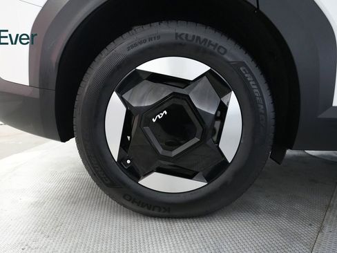 Used 2024 Kia EV9 Light Long Range RWD image 22