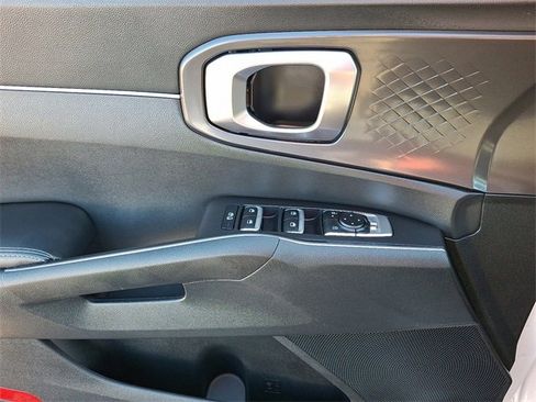 Certified 2025 Kia Sorento LX image 11
