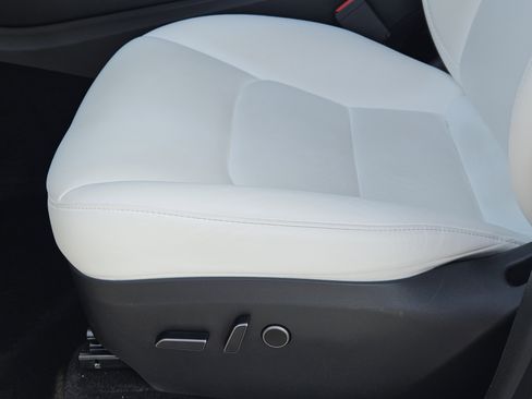 Used 2023 Tesla Model Y Long Range image 25