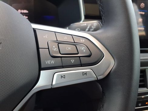 Certified 2025 Volkswagen Taos SE AWD/4WD image 33