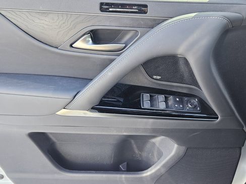 Used 2023 Lexus LX 600 4WD w/ Appearance Package image 33