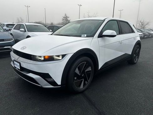 New 2025 Hyundai Ioniq 5 SE image 4