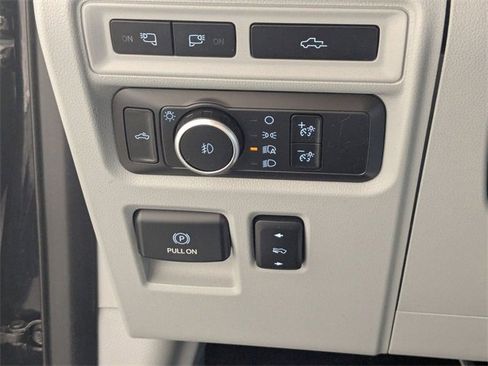 Used 2021 Ford F150 Limited image 16