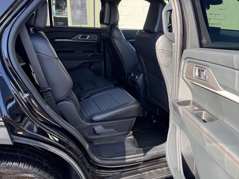 Used 2025 Ford Explorer ST-Line w/ ST-Line Street Pack image 28