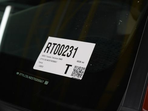 Used 2025 Toyota Tacoma TRD Off-Road image 29