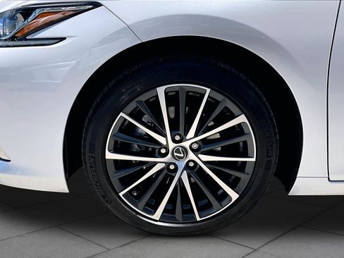 Used 2024 Lexus ES 350 w/ Premium Package FWD image 11