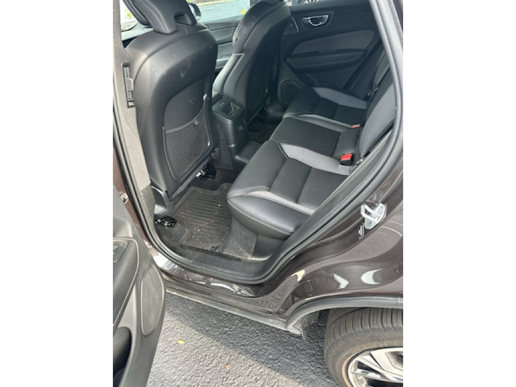 Certified 2024 Volvo XC60 T8 Ultimate w/ Protection Package Premier AWD/4WD image 7