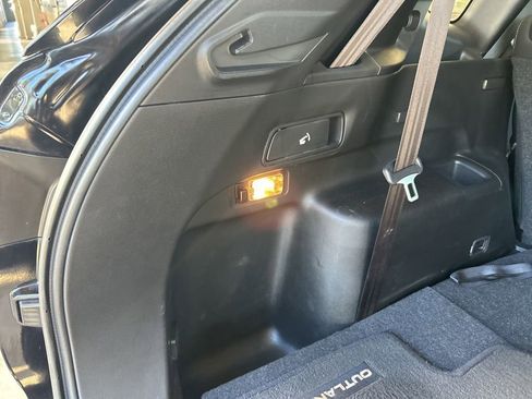 Used 2023 Mitsubishi Outlander ES image 33