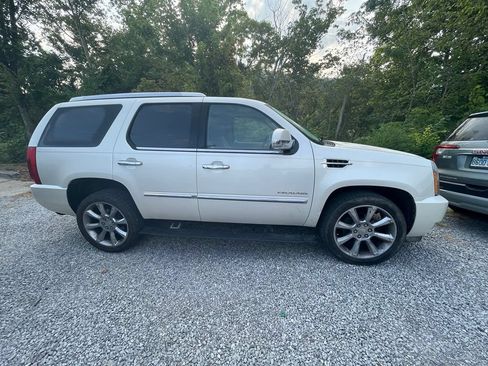 Used 2011 Cadillac Escalade Premium AWD/4WD image 4