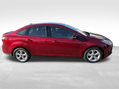 Used 2013 Ford Focus SE w/ SE Winter Pkg image 11