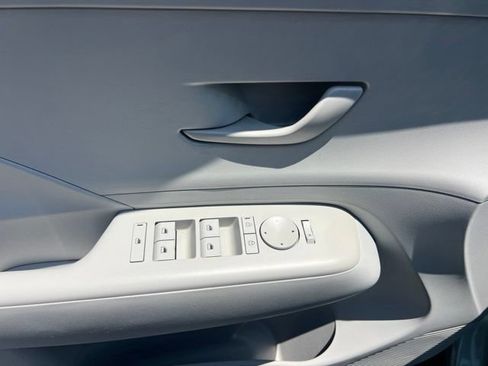 Used 2024 Hyundai Kona SEL AWD/4WD image 6