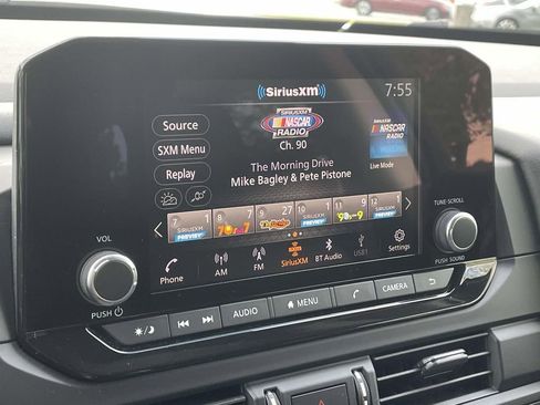 Used 2024 Nissan Pathfinder S image 26