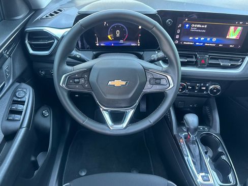 Used 2025 Chevrolet TrailBlazer LT w/ Convenience Package FWD image 17