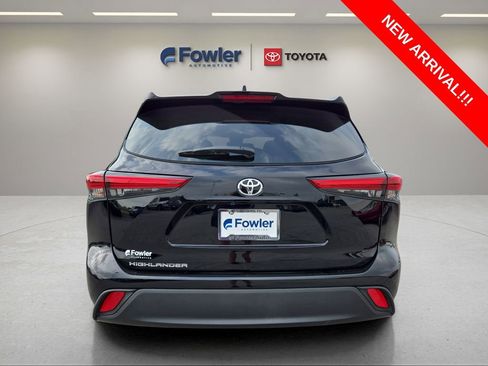 Used 2023 Toyota Highlander L FWD image 6