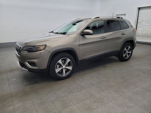 Used 2019 Jeep Cherokee Limited image 2