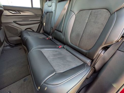 New 2025 Jeep Grand Cherokee Altitude image 30