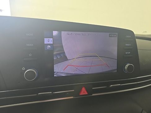 Used 2024 Hyundai Elantra SE image 17