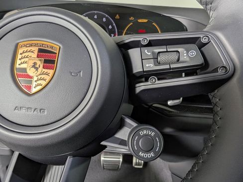 New 2026 Porsche Cayenne GTS image 37