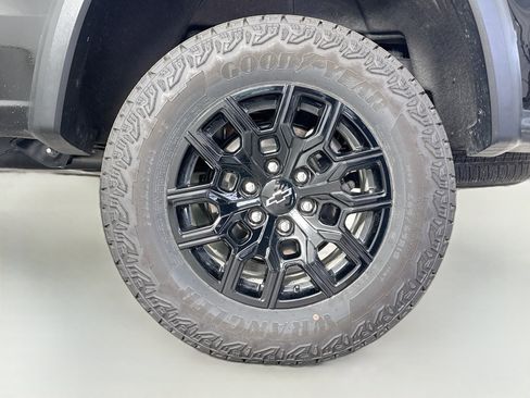 Used 2024 Chevrolet Colorado Trail Boss w/ Technology Package AWD/4WD image 31