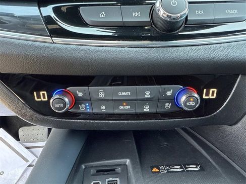 Used 2024 Buick Enclave Premium image 20