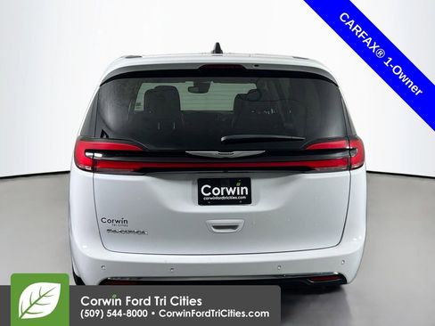 Used 2024 Chrysler Pacifica Touring-L image 13
