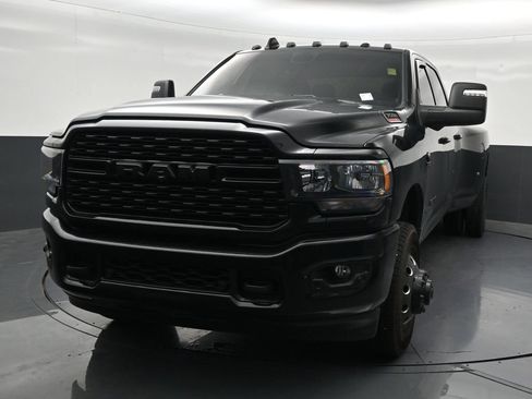 Used 2024 RAM 3500 Big Horn w/ Night Edition AWD/4WD image 9