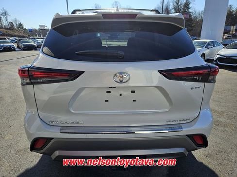 New 2026 Toyota Highlander Platinum image 5