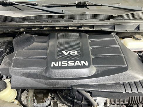 Used 2018 Nissan Titan SV image 25