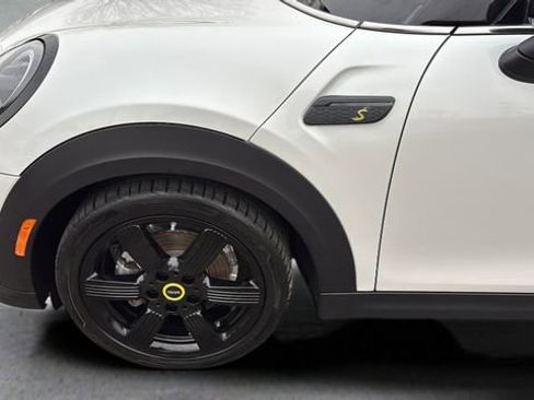 Used 2024 MINI Cooper SE w/ Signature Upholstery Package image 33