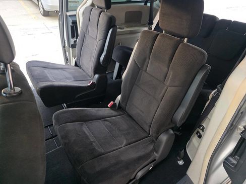 Used 2011 Chrysler Town & Country Touring image 16