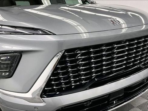 Used 2025 Buick Enclave Avenir w/ Super Cruise Package image 34